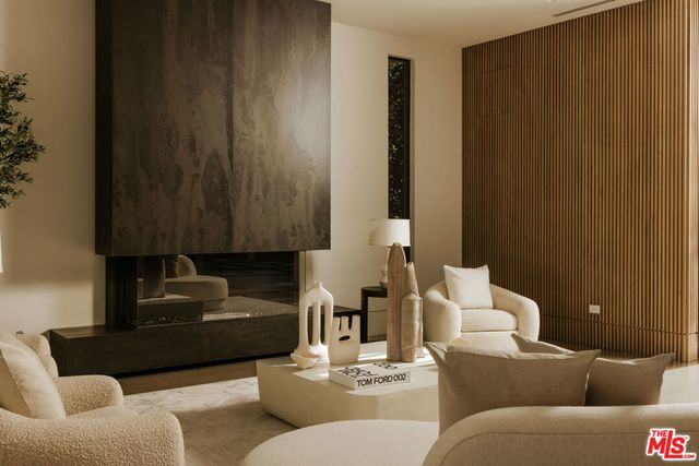 219 Homewood Road, Los Angeles, CA 90049