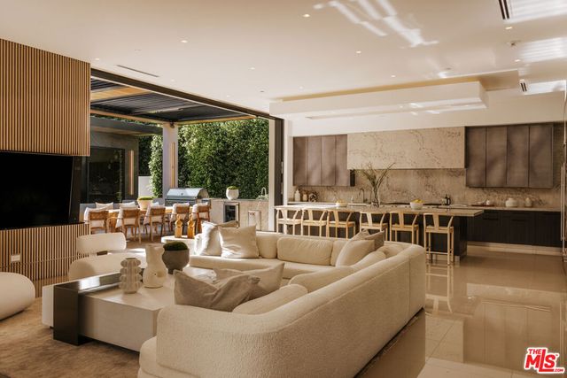 219 Homewood Road, Los Angeles, CA 90049