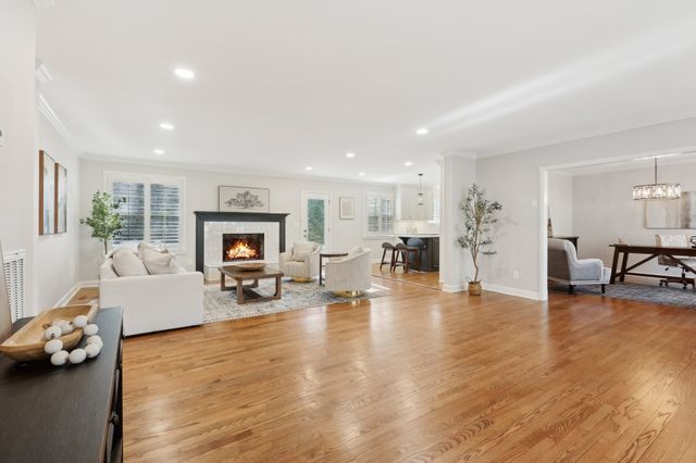 215 Rolling Fork Ct, Nashville, TN 37205