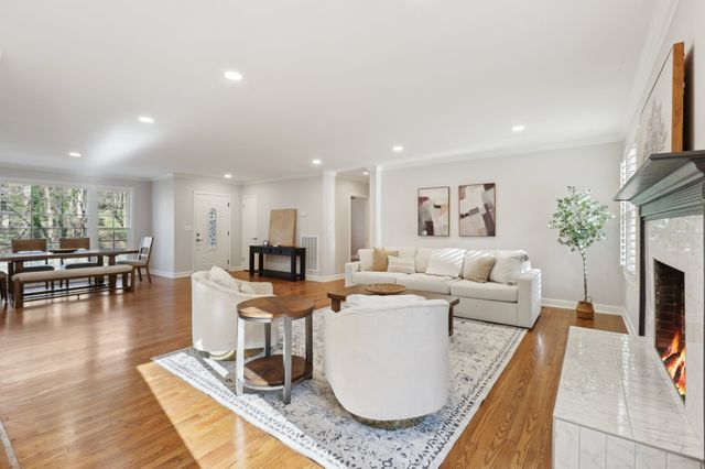 215 Rolling Fork Ct, Nashville, TN 37205