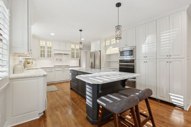 215 Rolling Fork Ct, Nashville, TN 37205