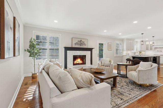 215 Rolling Fork Ct, Nashville, TN 37205