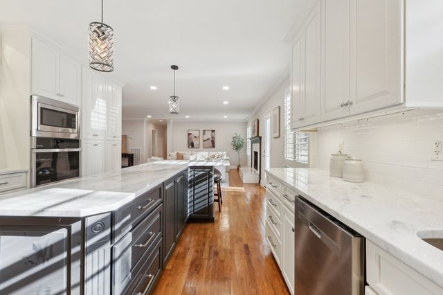 215 Rolling Fork Ct, Nashville, TN 37205