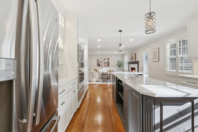 215 Rolling Fork Ct, Nashville, TN 37205