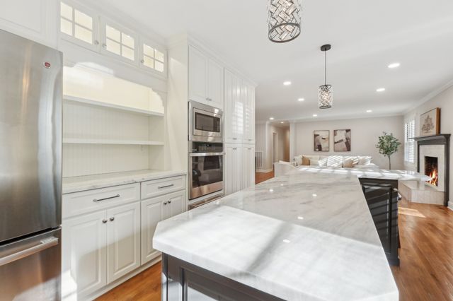 215 Rolling Fork Ct, Nashville, TN 37205