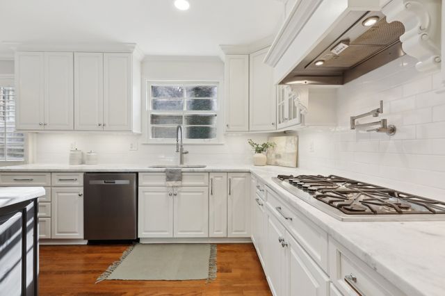 215 Rolling Fork Ct, Nashville, TN 37205