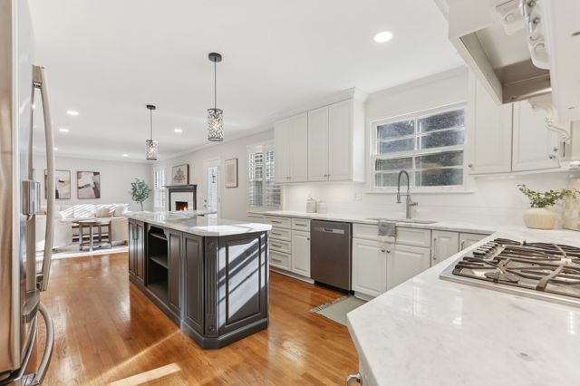 215 Rolling Fork Ct, Nashville, TN 37205