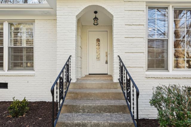 215 Rolling Fork Ct, Nashville, TN 37205