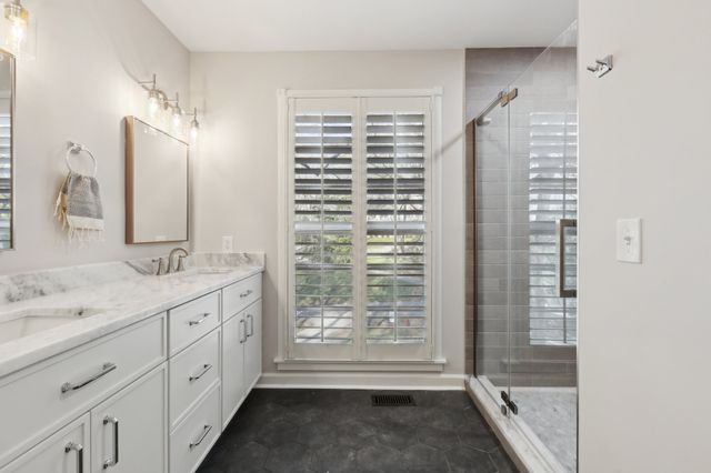 215 Rolling Fork Ct, Nashville, TN 37205