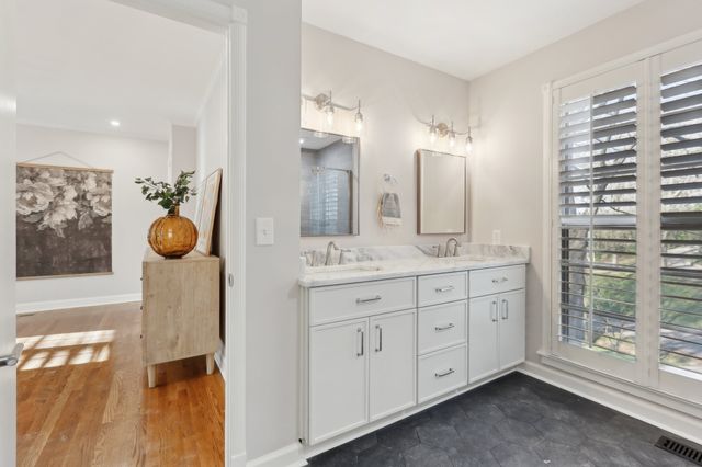 215 Rolling Fork Ct, Nashville, TN 37205