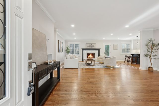 215 Rolling Fork Ct, Nashville, TN 37205