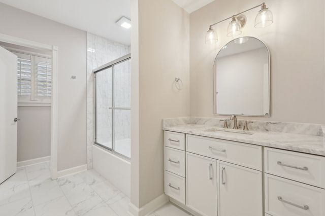 215 Rolling Fork Ct, Nashville, TN 37205