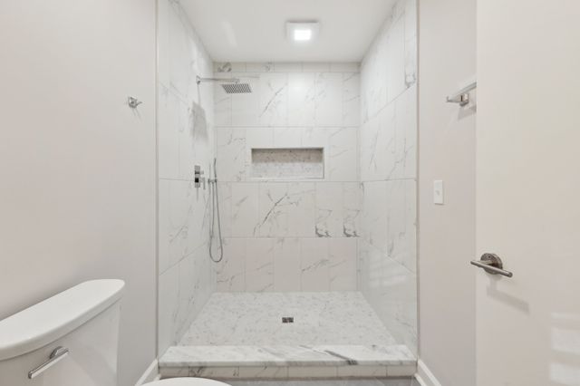 215 Rolling Fork Ct, Nashville, TN 37205