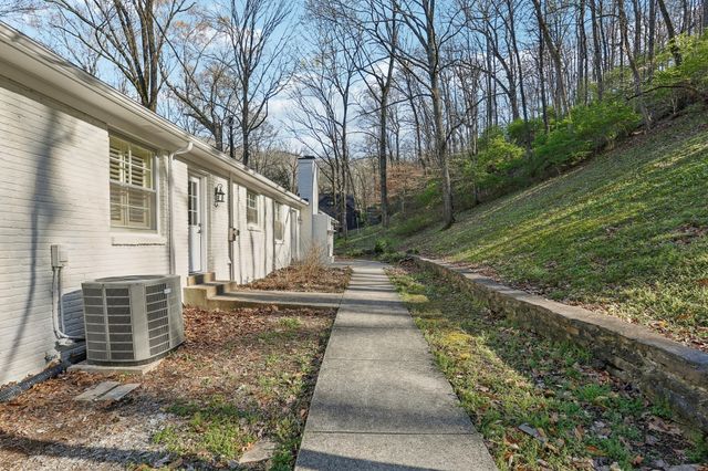 215 Rolling Fork Ct, Nashville, TN 37205