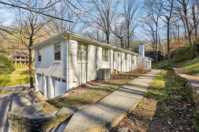 215 Rolling Fork Ct, Nashville, TN 37205