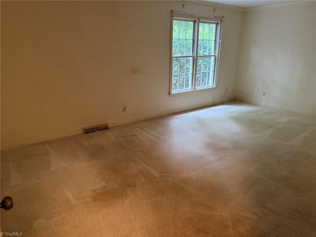 1000 Englewood Drive, Winston-salem, NC 27106