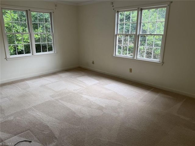 1000 Englewood Drive, Winston-salem, NC 27106