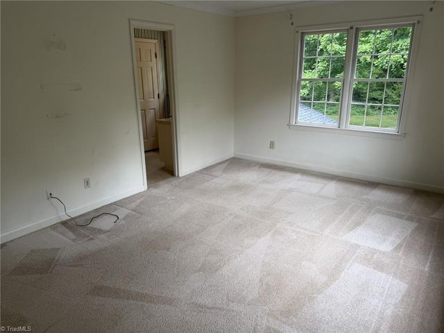 1000 Englewood Drive, Winston-salem, NC 27106
