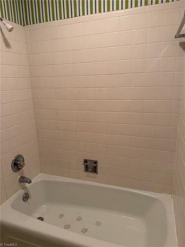1000 Englewood Drive, Winston-salem, NC 27106