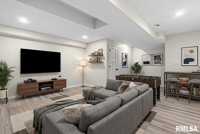 2401 Asheville Drive, Springfield, IL 62711