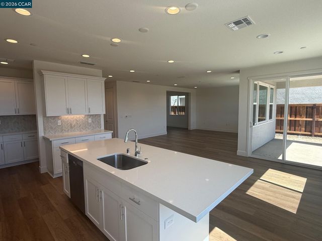 3576 Darnoch Ave., Lathrop, CA 95330