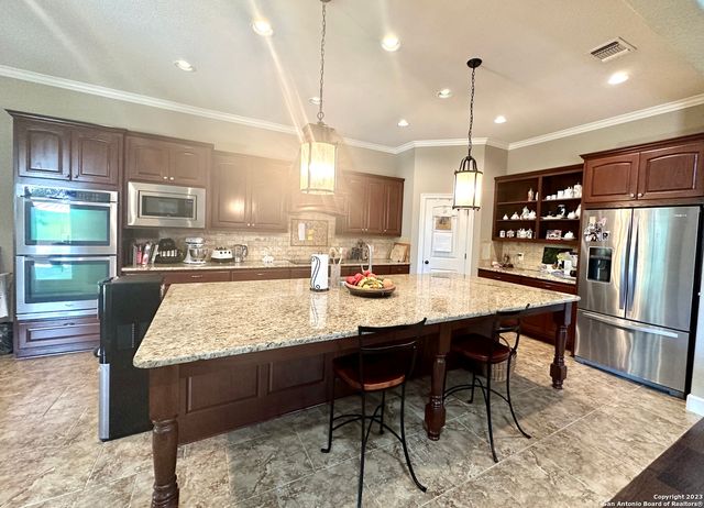 116 Hidden Forest Dr, La Vernia, TX 78121