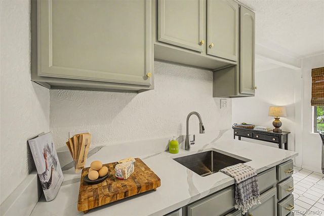 1190 Clermont Street 202, Denver, CO 80220