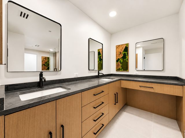 415 E North Water Street 2701, Chicago, IL 60611