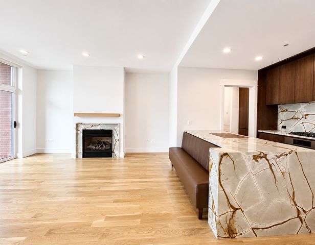 415 E North Water Street 2701, Chicago, IL 60611