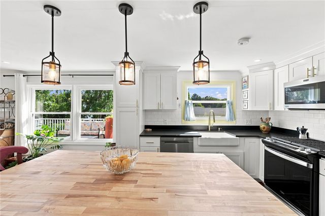 8 Elmhurst Drive, Smithfield, RI 02828