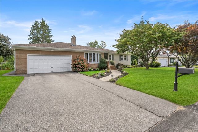 8 Elmhurst Drive, Smithfield, RI 02828