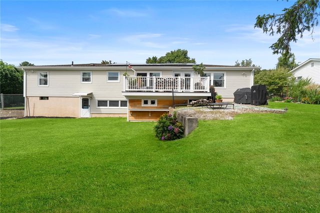 8 Elmhurst Drive, Smithfield, RI 02828
