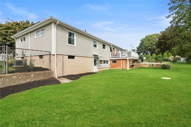8 Elmhurst Drive, Smithfield, RI 02828