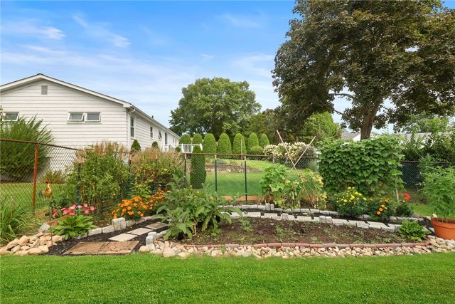 8 Elmhurst Drive, Smithfield, RI 02828