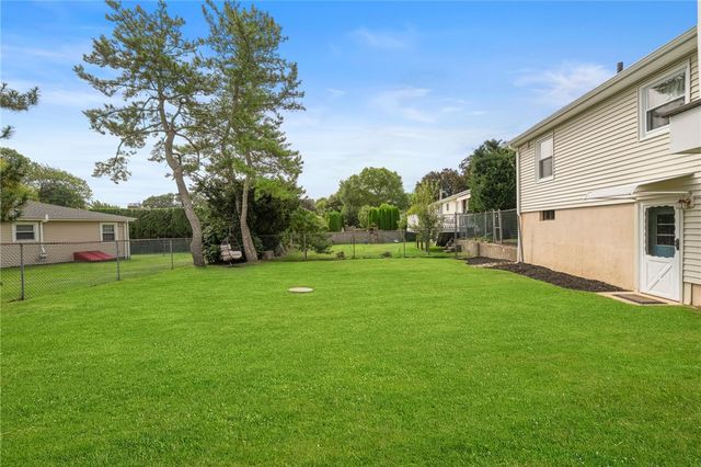 8 Elmhurst Drive, Smithfield, RI 02828