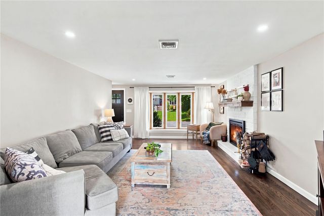 8 Elmhurst Drive, Smithfield, RI 02828