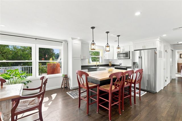 8 Elmhurst Drive, Smithfield, RI 02828