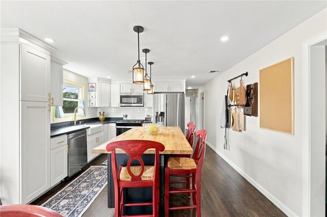 8 Elmhurst Drive, Smithfield, RI 02828