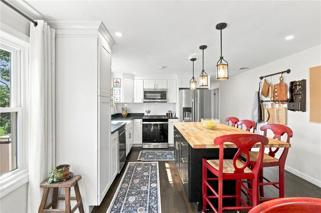 8 Elmhurst Drive, Smithfield, RI 02828