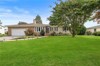 8 Elmhurst Drive, Smithfield, RI 02828