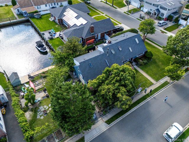 34 Seabreeze Road, Massapequa, NY 11758