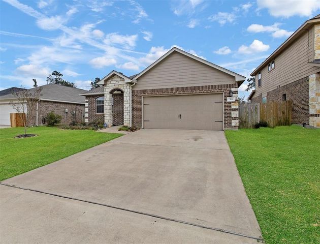 304 Country Crossing Circle, Magnolia, TX 77354
