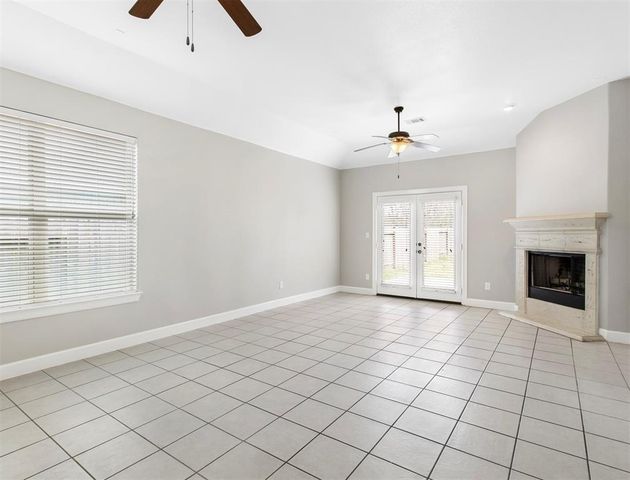 304 Country Crossing Circle, Magnolia, TX 77354