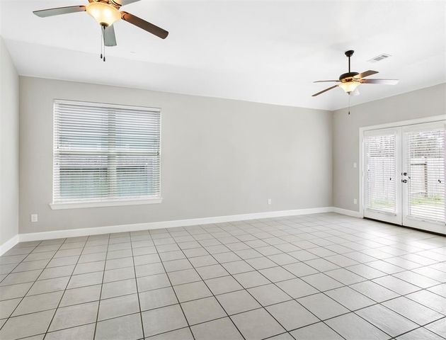 304 Country Crossing Circle, Magnolia, TX 77354