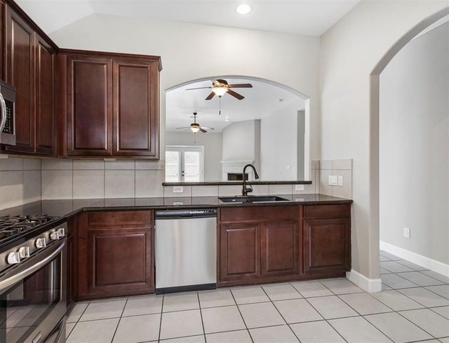 304 Country Crossing Circle, Magnolia, TX 77354