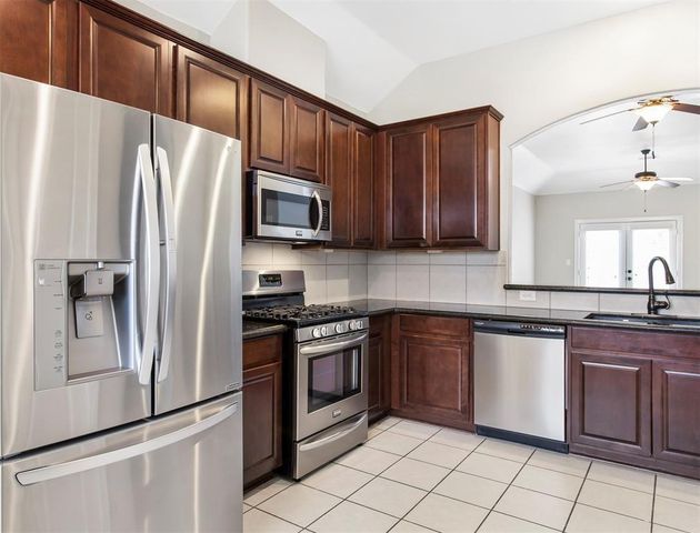 304 Country Crossing Circle, Magnolia, TX 77354