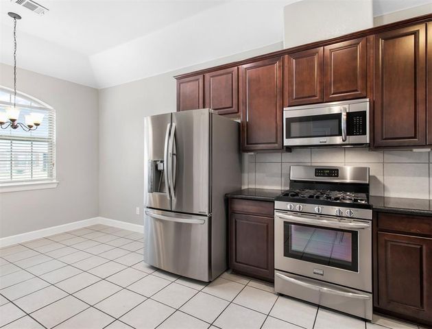 304 Country Crossing Circle, Magnolia, TX 77354