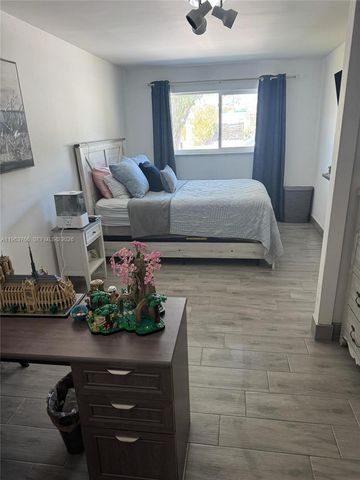 2538 Sherman St, Hollywood, FL 33020