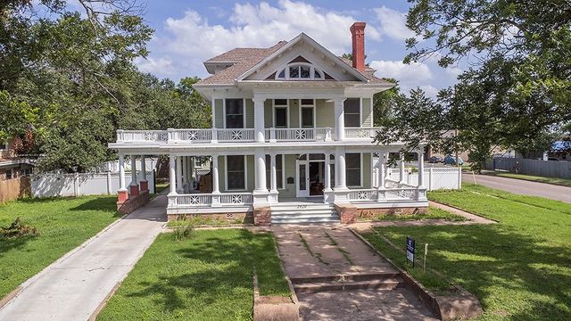 2420 Colcord Avenue, Waco, TX 76707
