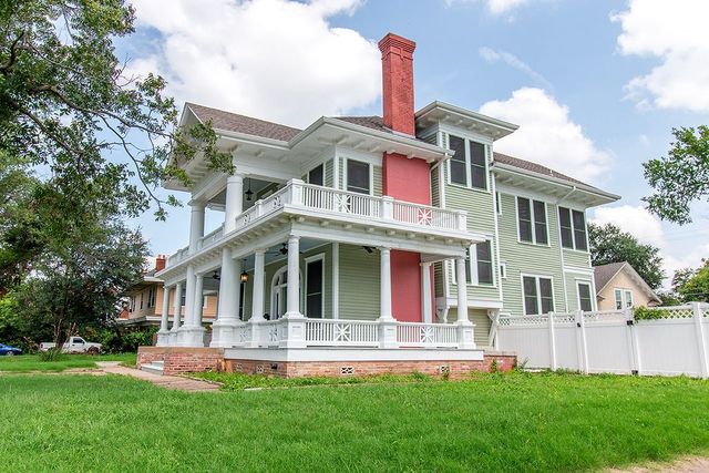 2420 Colcord Avenue, Waco, TX 76707